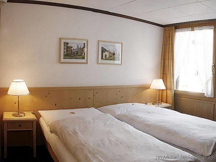 Petit Helvetia Budget Hotel Zermatt Szoba fotó