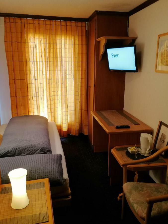 Petit Helvetia Budget Hotel Zermatt Kültér fotó
